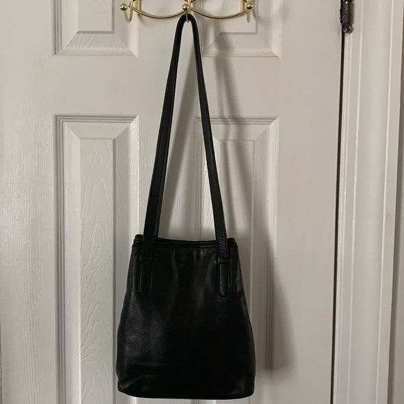 The Leather Co. Liz Claiborne Black Leather Shoulder Bag #124 - Picture 3 of 15